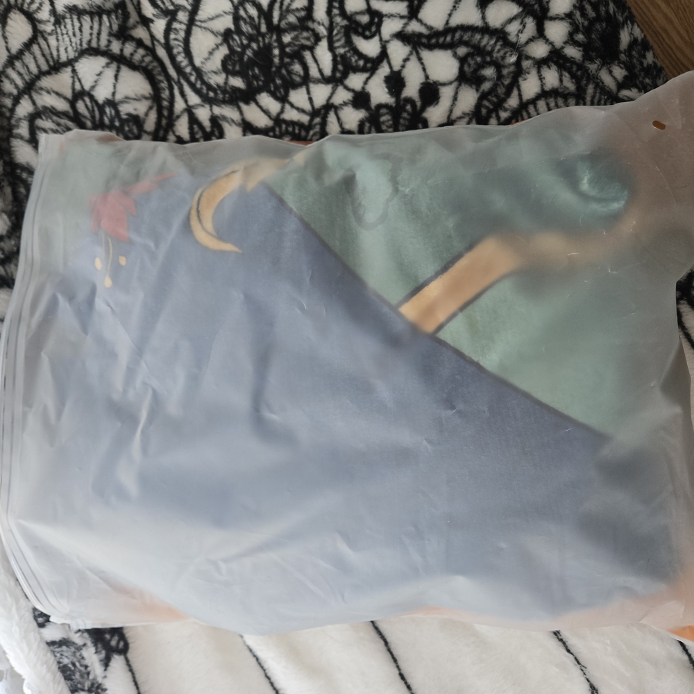 Cresent City Lunathion Throw Blanket - Picture 2 of 3